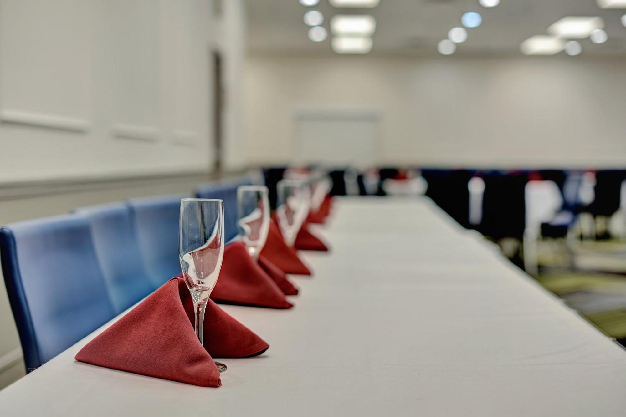Holiday Inn Express Hotel & Suites Beatrice By Ihg Εξωτερικό φωτογραφία